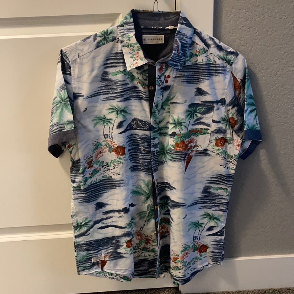 7 Diamonds Short Sleeve Button Up